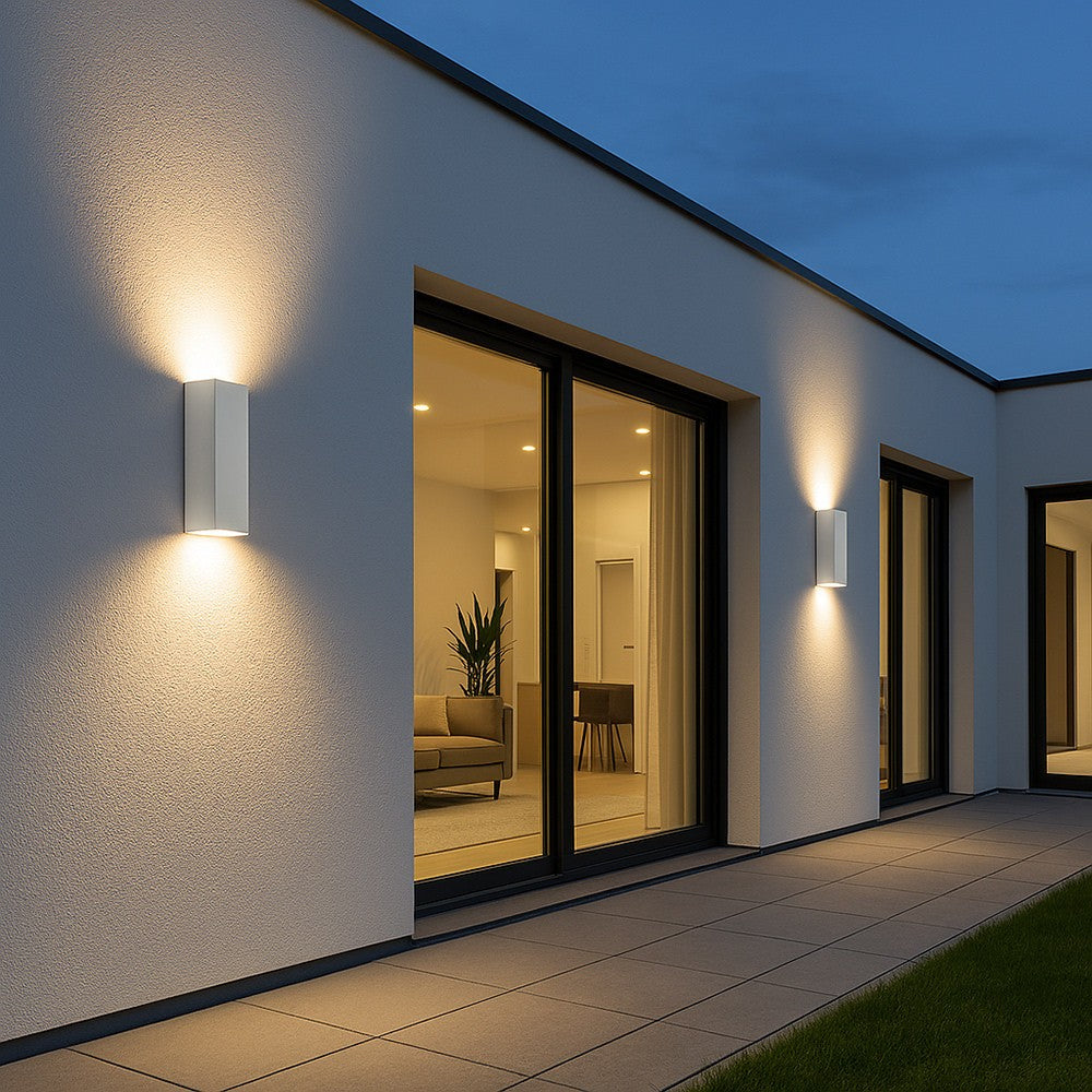 Applique LED da Esterno Biemissione 8W 734lm IP65 Nera o Bianca con CCT Switch 3000K 4000K 6000K – Fascio 295°