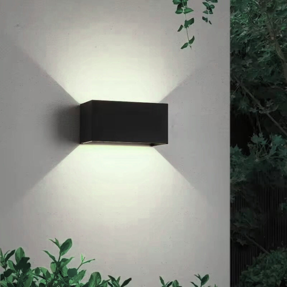 Applique Nero a LED da Esterno e Interno 24W, Fascio Luminoso Regolabile, 2000 Lumen, IP65 Impermeabile, Lampada da Parete in Alluminio, per Giardino, Balcone, Terrazza