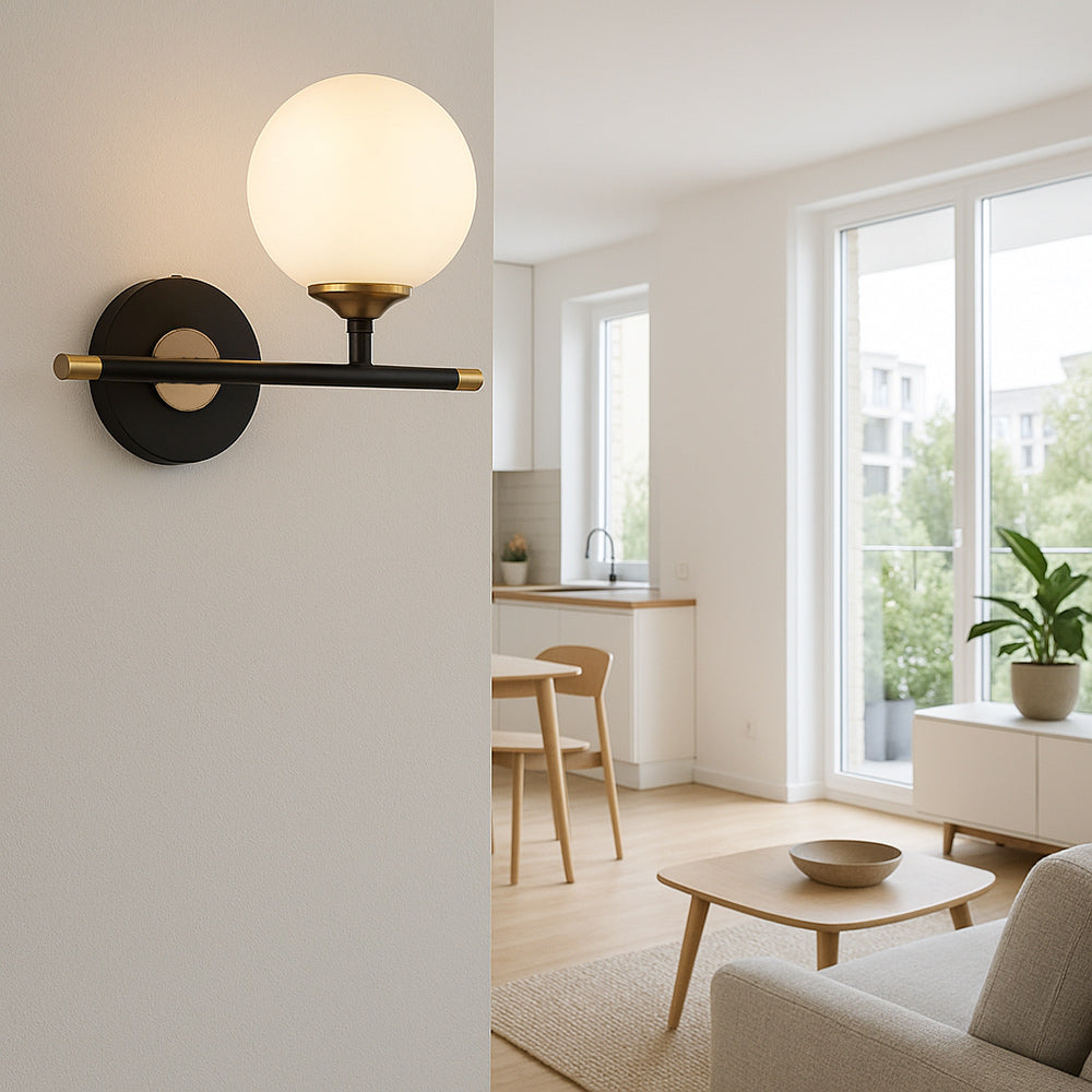 Applique da Interno con Sfera Bianca Opalina – Attacco G9 – Struttura Nero e Oro– Design Moderno 24x20 cm Senza lampadina