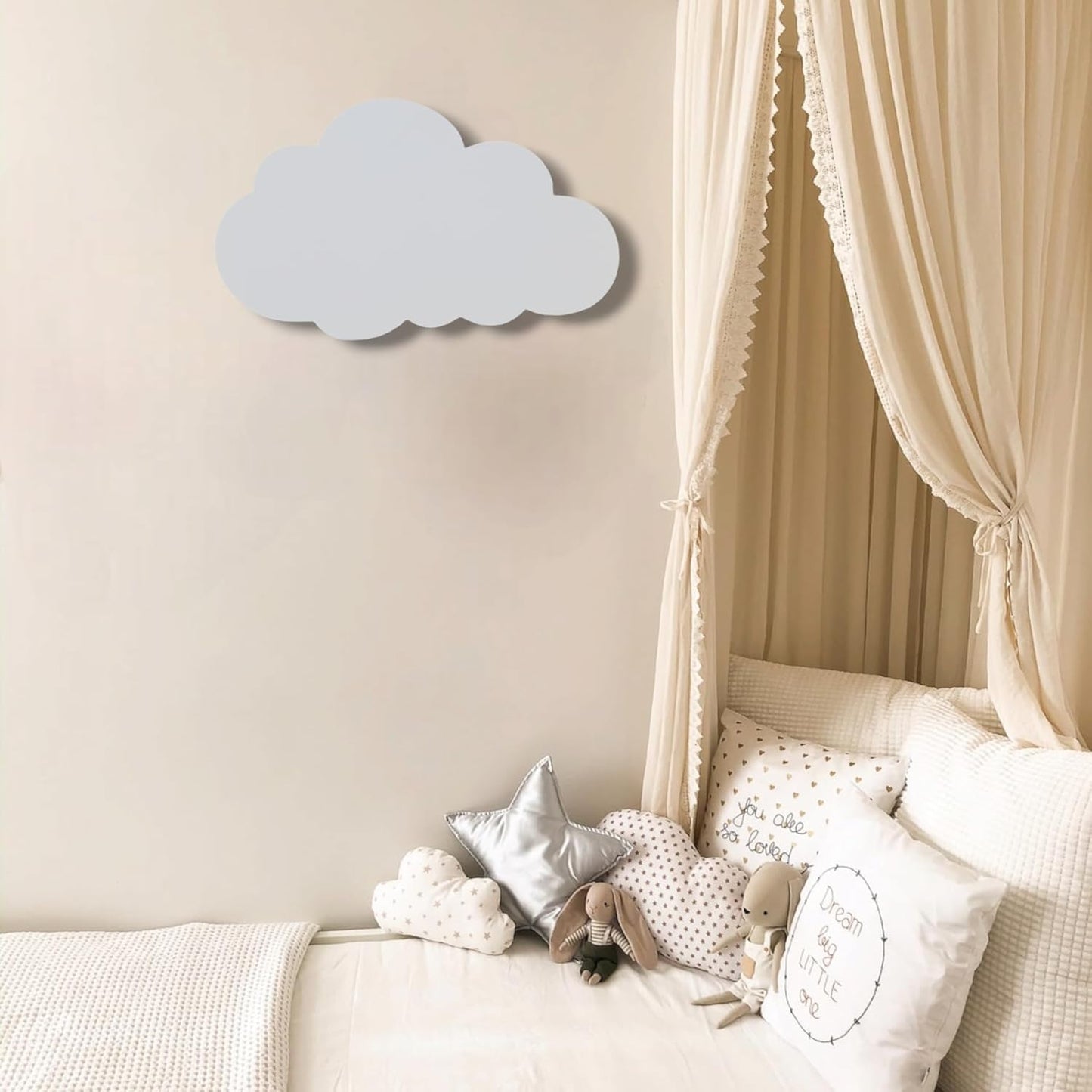 Applique LED a Forma di Nuvola per Cameretta Bambini, 9W 630 Lumen, Luce Selezionabile 3000K/4000K/6500K, Design Bianco in Metallo e Acrilico, IP20 – 298x180mm