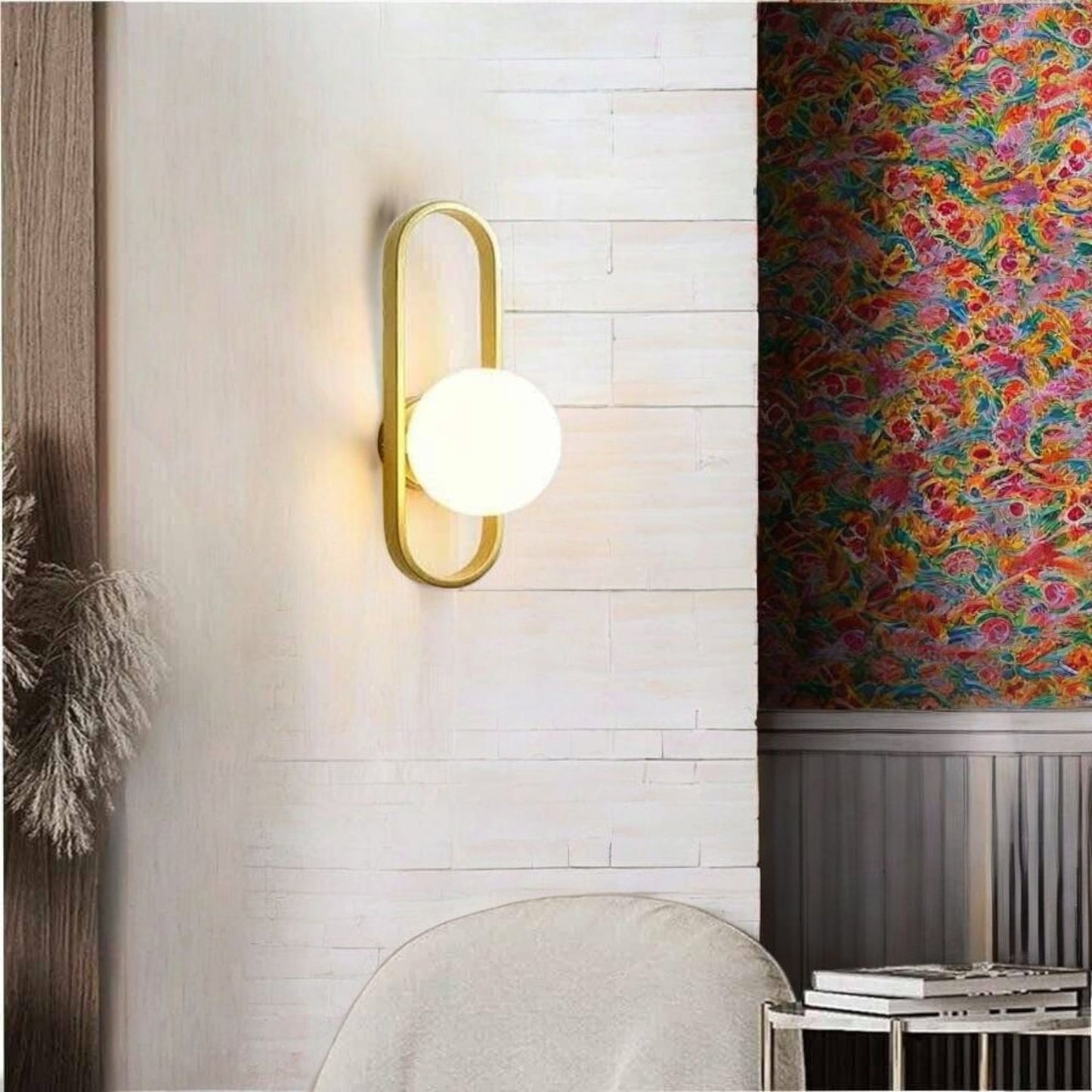 Applique da Parete Moderna, Struttura in Metallo Dorato con Globo di Vetro Opalino, Attacco per Lampadina G9 (Non Inclusa), Lampada da Muro per Soggiorno, Camera da Letto, Corridoio