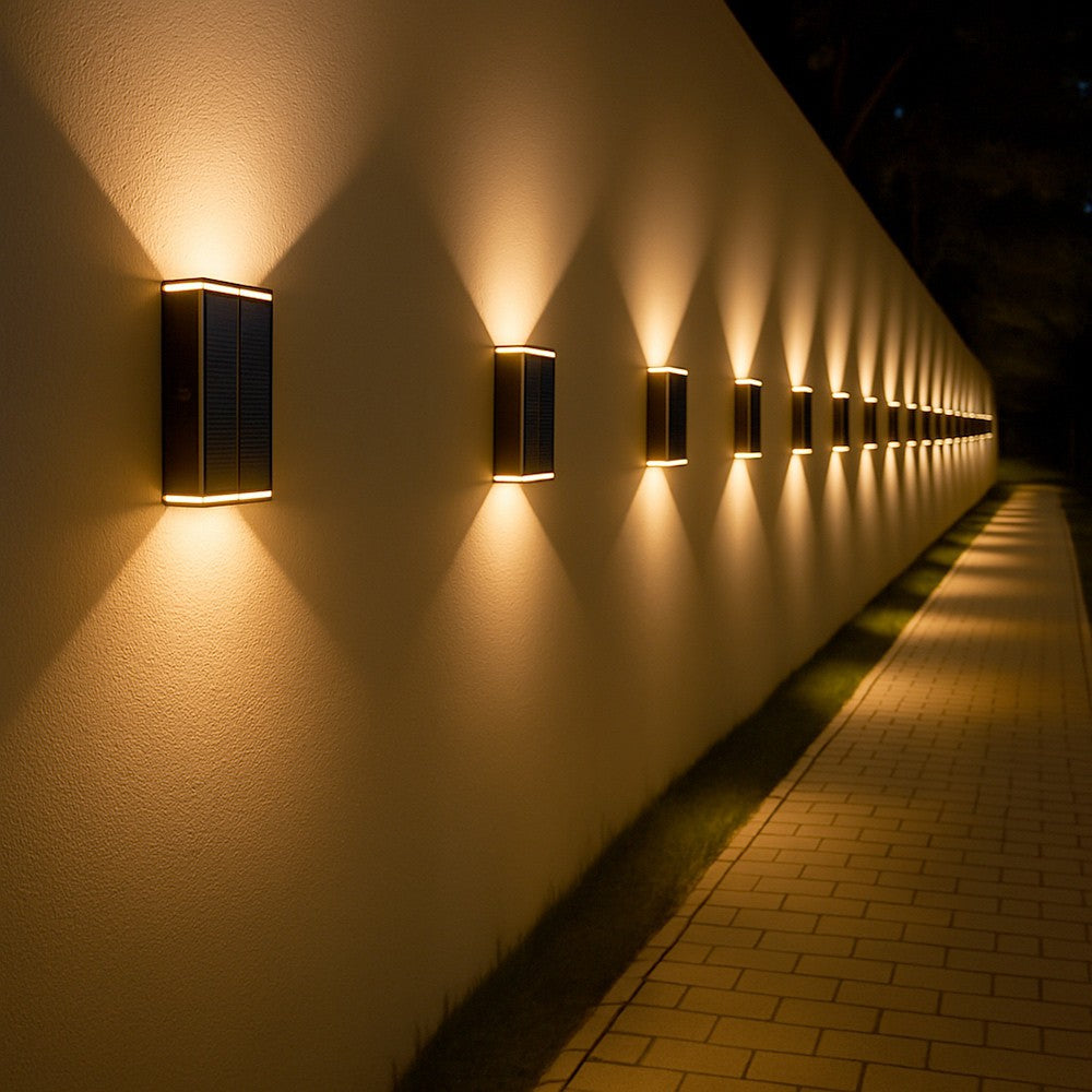 Applique con Pannello Solare LED da Esterno 2W CCT IP54 – Luce Calda/Naturale/Fredda Selezionabile – Doppia Emissione Up&Down – 20 Lumen – Ricarica Solare