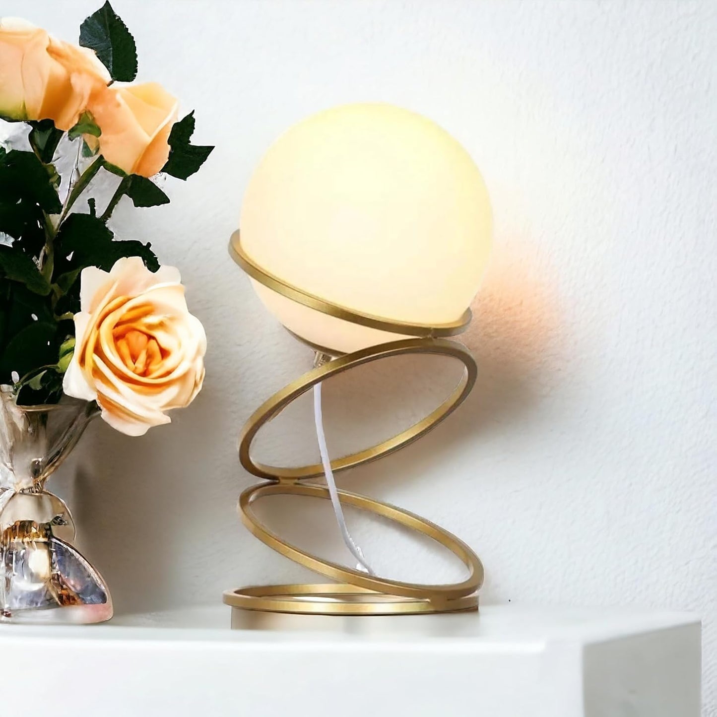 Lampada da Tavolo Moderna con Paralume Sferico in Vetro e Struttura in Metallo Oro, Design a 4 Anelli, Attacco G9, 28x15 cm per Comodino, Scrivania e Salotto – Solo per Interni