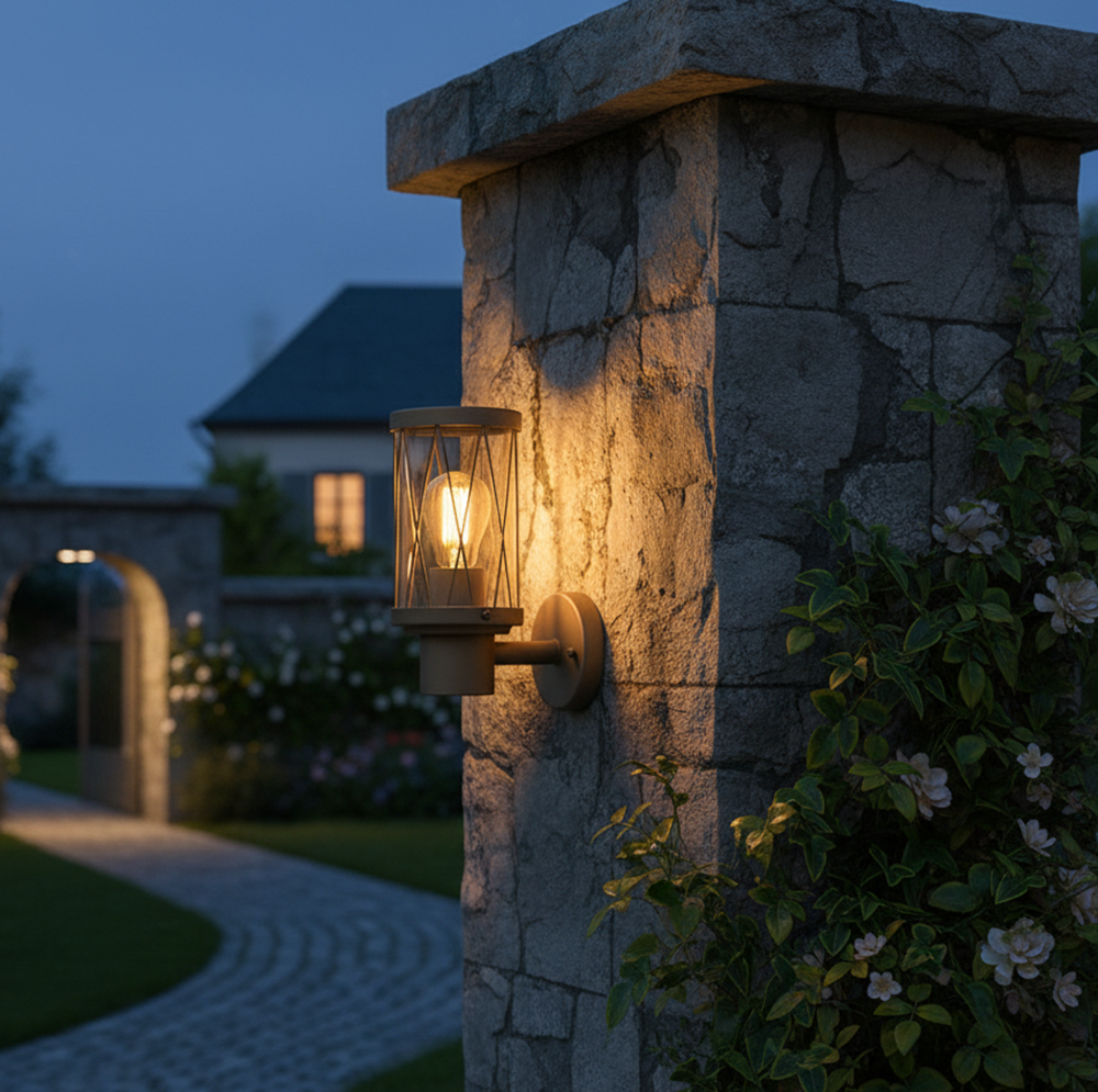 Applique da Esterno a Parete con Attacco E27 IP54 – Lanterna Marrone in Alluminio – Lampada da Parete per Giardino, Ingresso, Balcone, Terrazzo - Lampadine non incluse