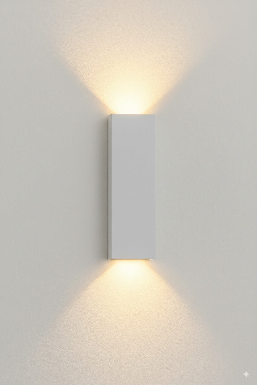 Applique LED da Esterno Biemissione 8W 734lm IP65 Nera o Bianca con CCT Switch 3000K 4000K 6000K – Fascio 295°