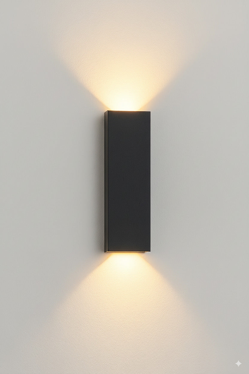 Applique LED da Esterno Biemissione 8W 734lm IP65 Nera o Bianca con CCT Switch 3000K 4000K 6000K – Fascio 295°
