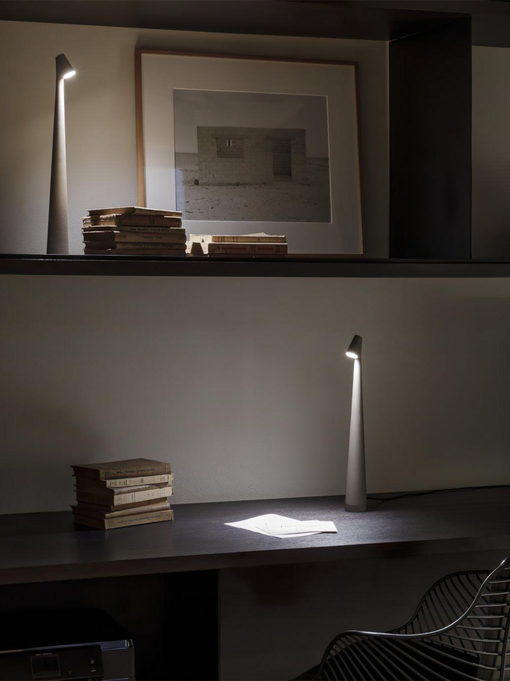 Lampada da Tavolo LED Touch Dimmerabile Ricaricabile 1W 100lm in Alluminio, Luce Calda 3000K, Design Moderno Bianco