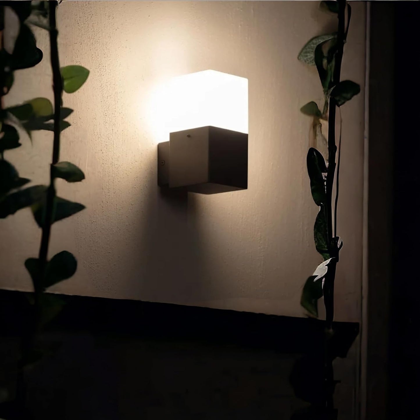 Applique da Esterno Nera E27 IP44 – Lampada da Parete Cubica in Alluminio per Giardino, Ingresso, Balcone – Bianco o Nero – Max 12W