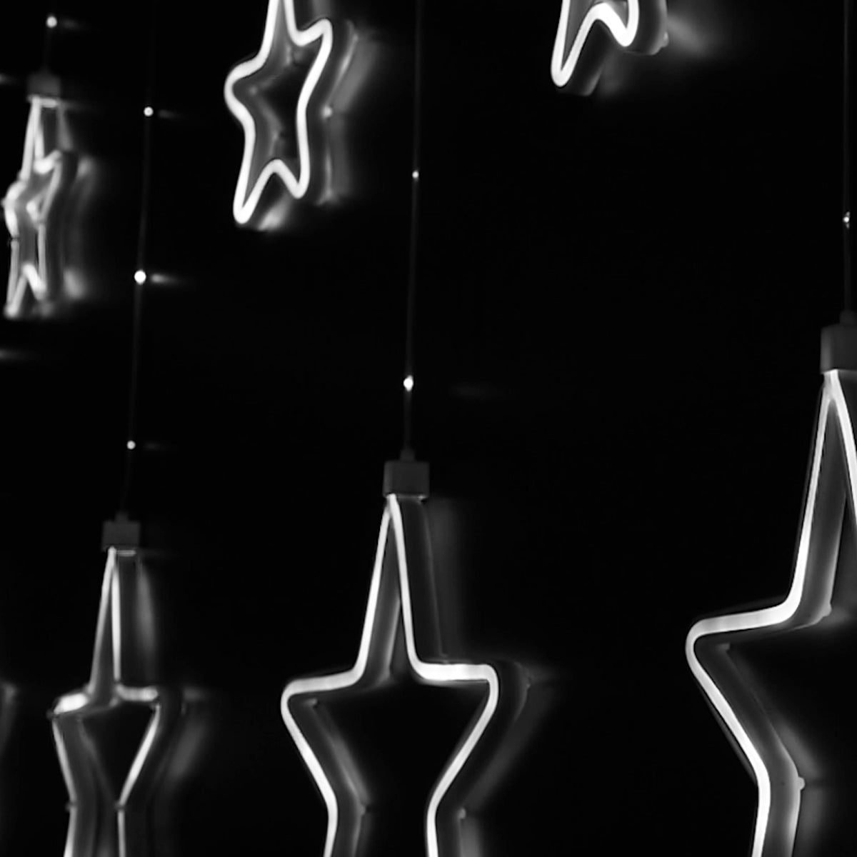 Tenda Luminosa a Stelle LED Luce calda fredda o multicolor 2,4 Metri – 8 Giochi di Luce – Flex Neon Decorativo Natalizio IP44 per Interno ed Esterno – Stelle 10/20 cm