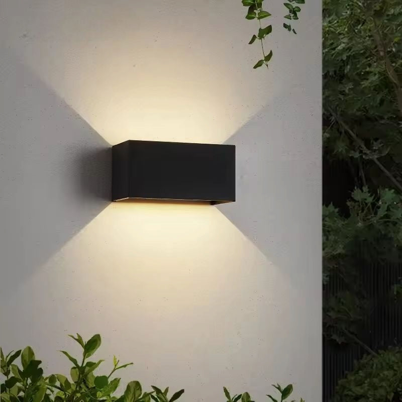 Applique Nero a LED da Esterno e Interno 24W, Fascio Luminoso Regolabile, 2000 Lumen, IP65 Impermeabile, Lampada da Parete in Alluminio, per Giardino, Balcone, Terrazza
