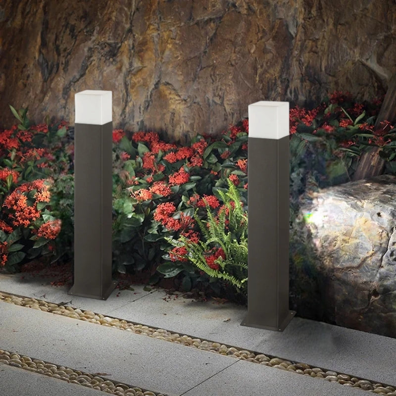 Luci da giardino a palo Design Moderno IP44 Lampione per lampadine a led max 12W non incluse Ideali per Illuminare Vialetti e Percorsi Pedonali Esterni