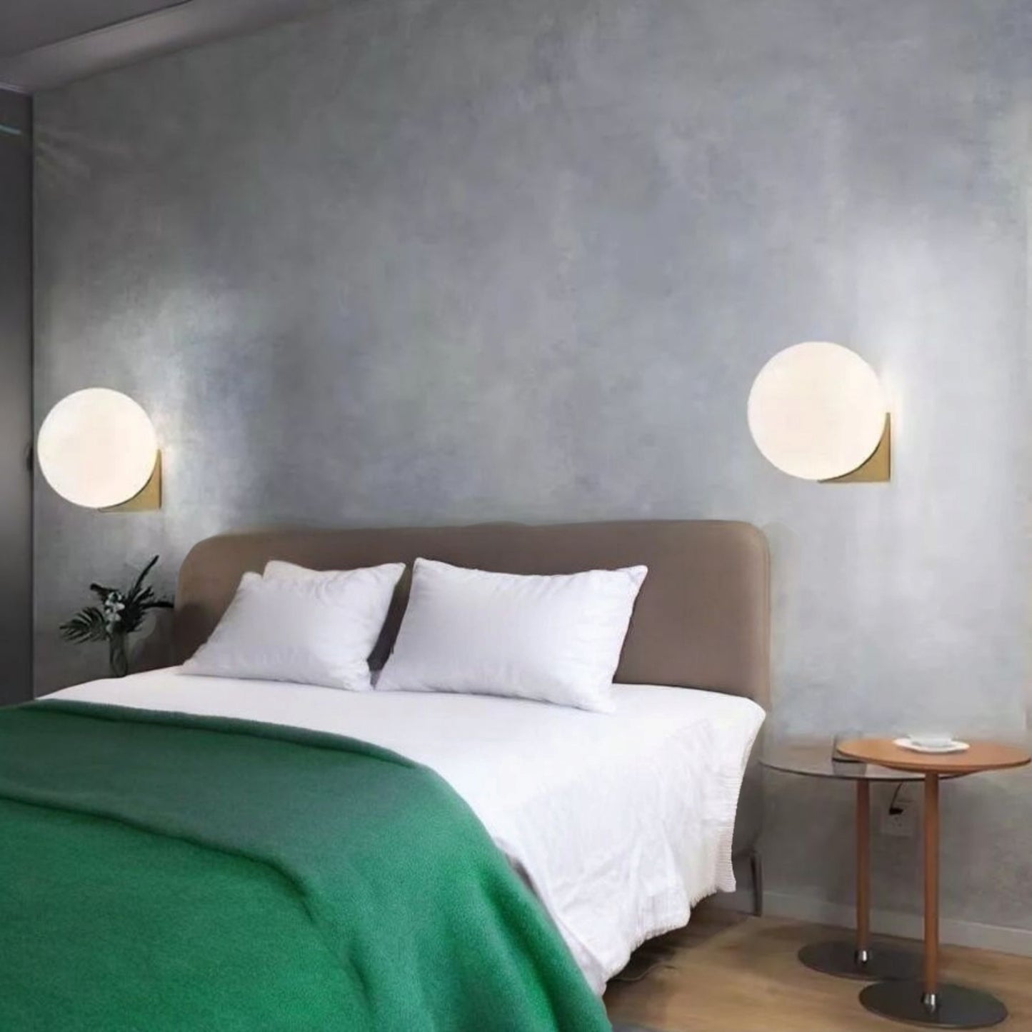 Applique Lampada da Parete con Sfera Bianca opaca Struttura in Metallo, Attacco G9, Design Moderno e Raffinato per Soggiorno, Camera da Letto e Corridoio