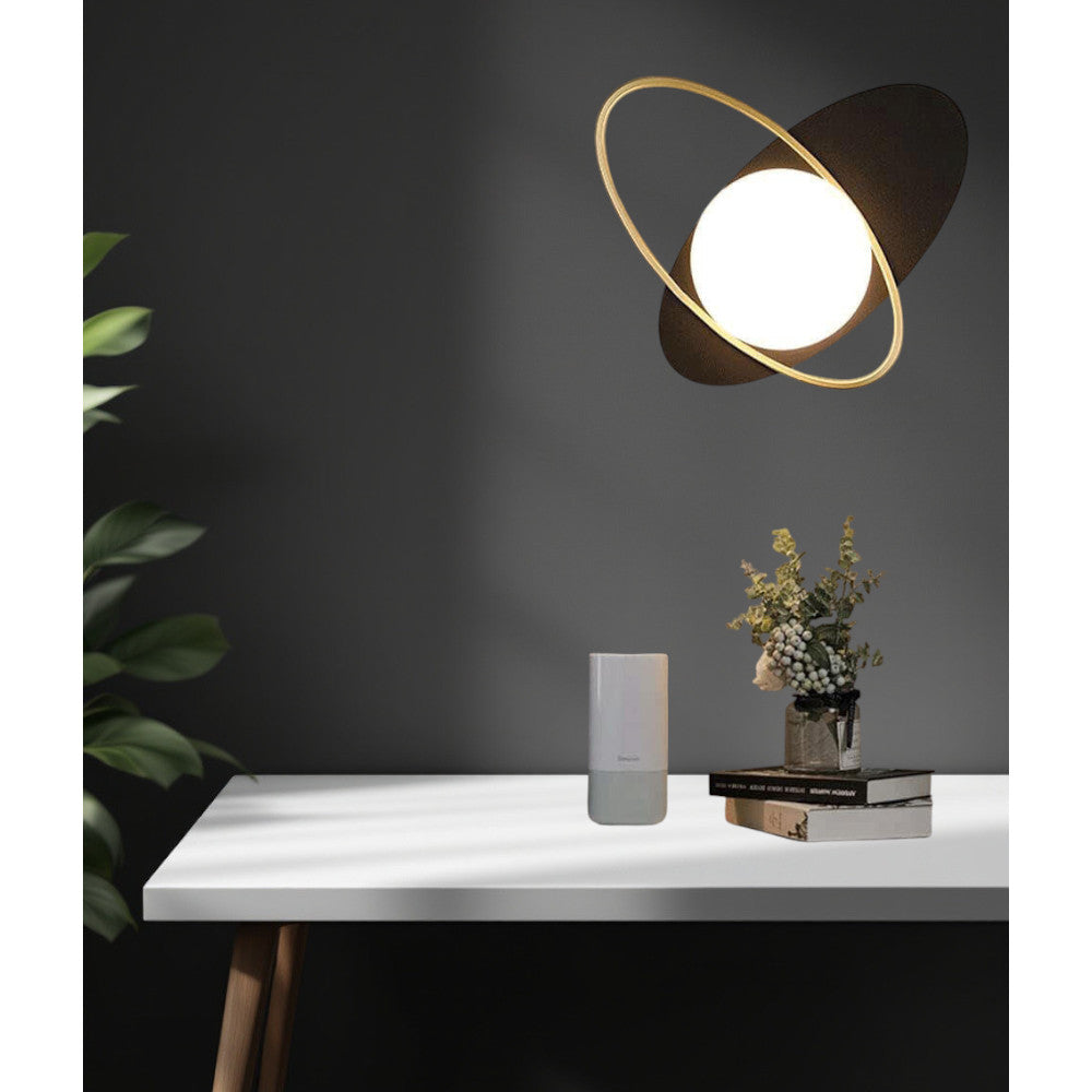 Applique LED da Parete con Attacco G9, Design Minimal, Metallo Nero e Oro, Sfera Acrilica Bianca opalina, Ideale per Camera da Letto, Soggiorno, Corridoio