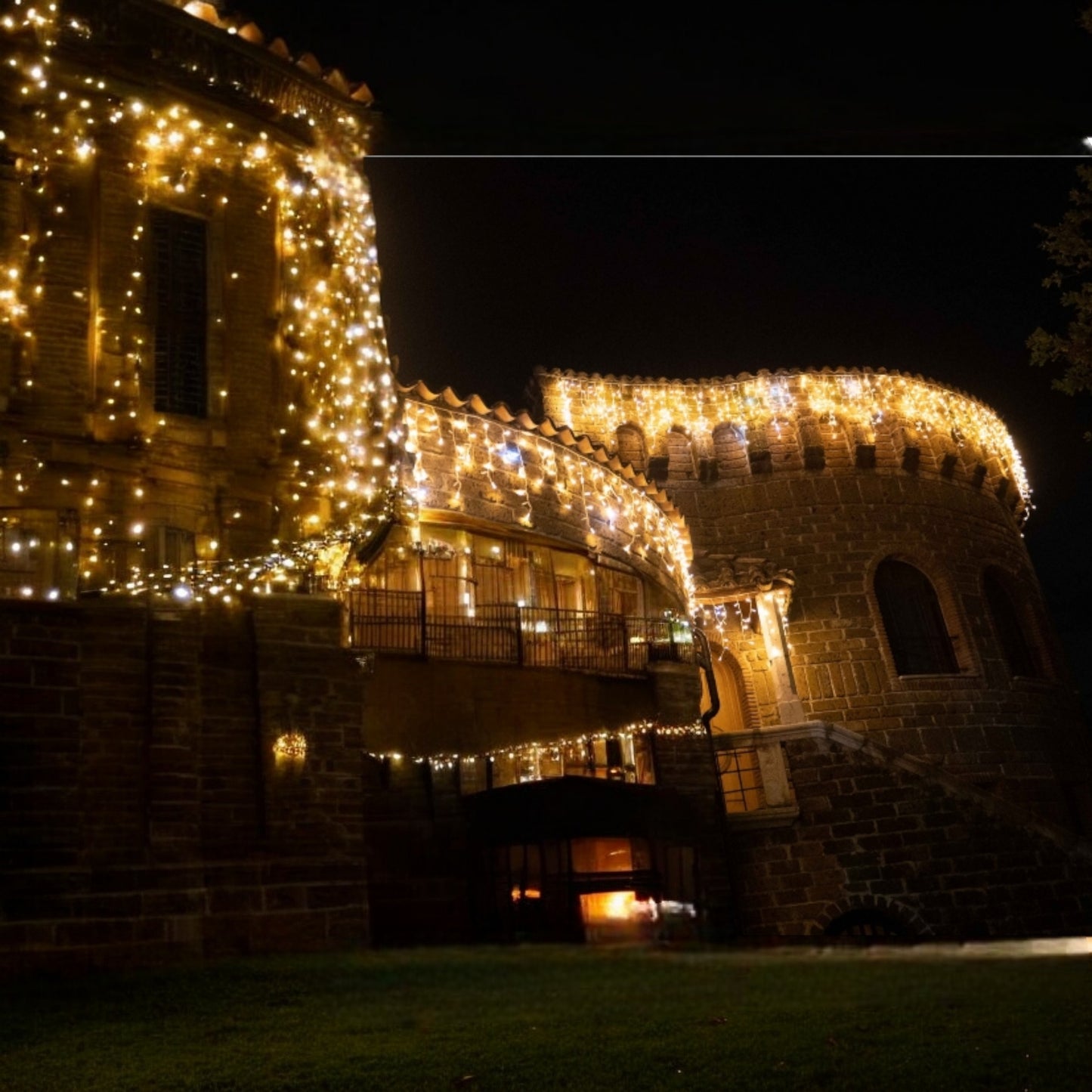 Tenda Luminosa Natalizia Stalattiti a LED 138 Luci Bianco freddo o Caldo + Flash Bianco Freddo per Interno ed Esterno IP44