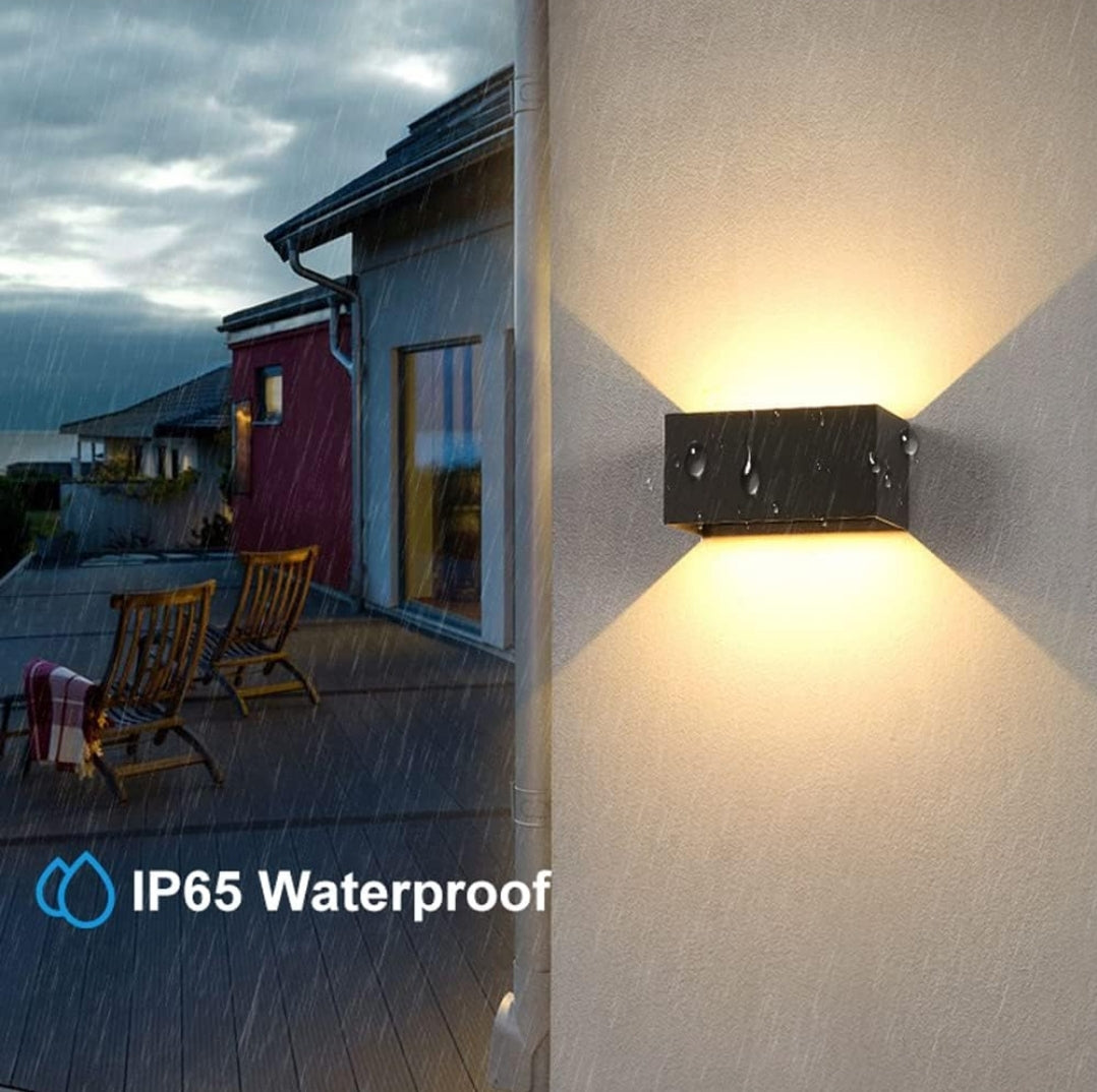 Applique Nero a LED da Esterno e Interno 24W, Fascio Luminoso Regolabile, 2000 Lumen, IP65 Impermeabile, Lampada da Parete in Alluminio, per Giardino, Balcone, Terrazza